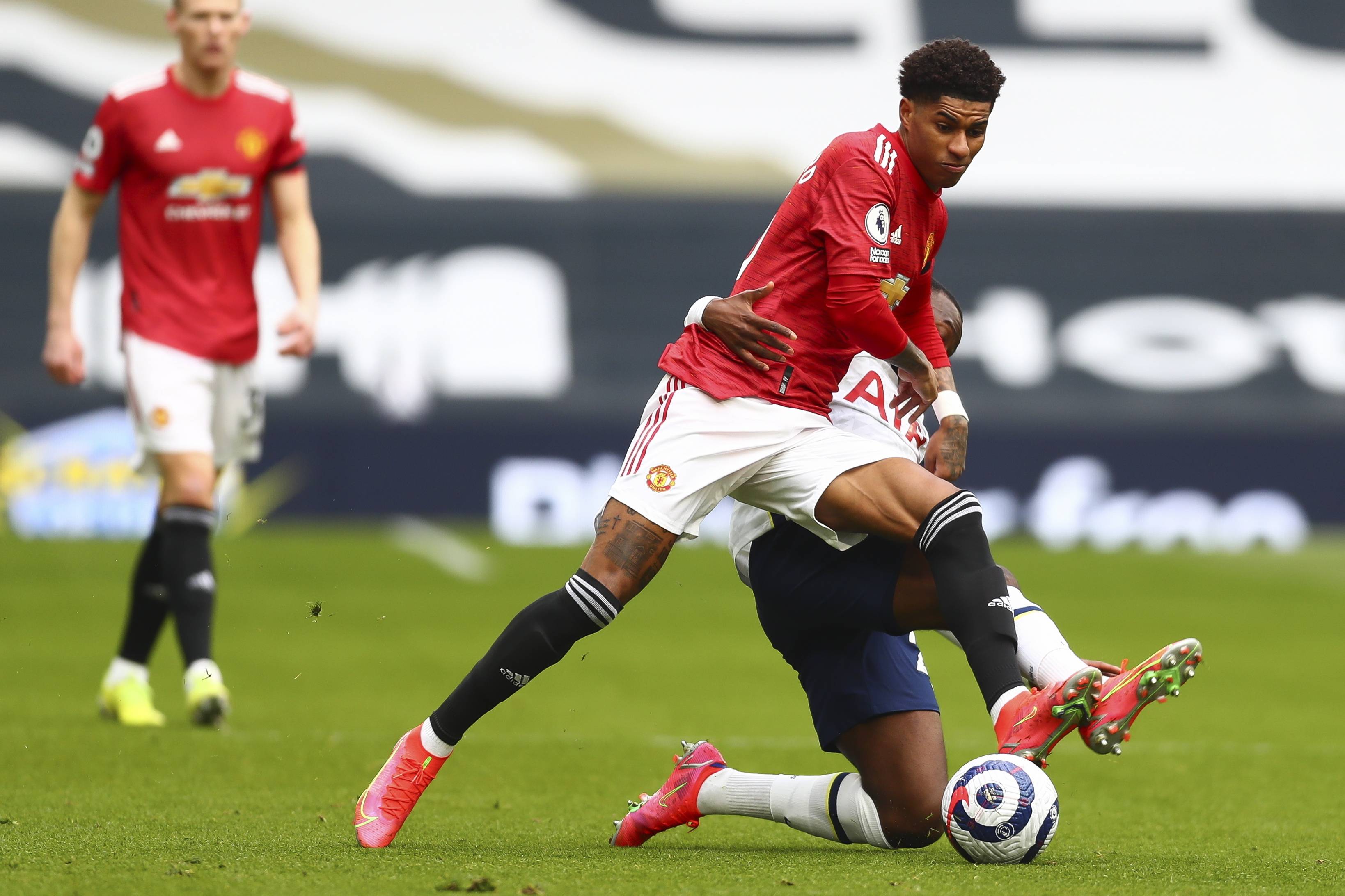 但他的存在 但他的存在